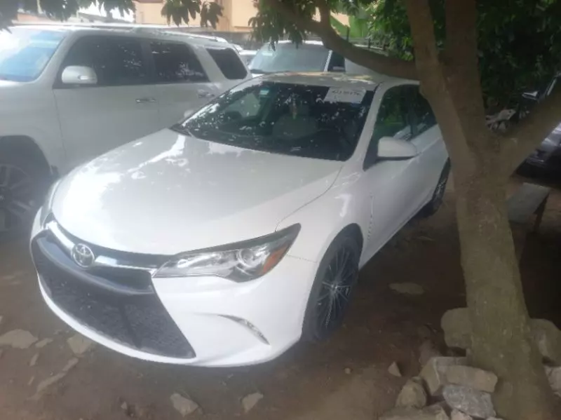 Toyota Camry - 2015