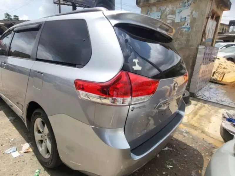 Toyota Sienna   - 2012