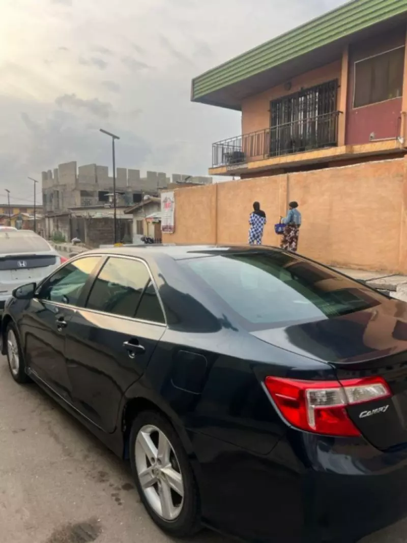 Toyota Camry   - 2013