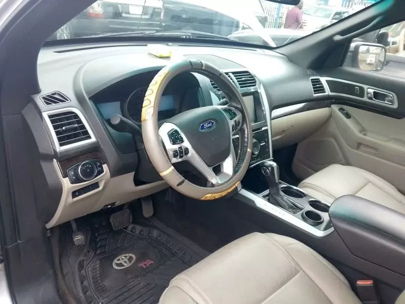 Ford Explorer   - 2012