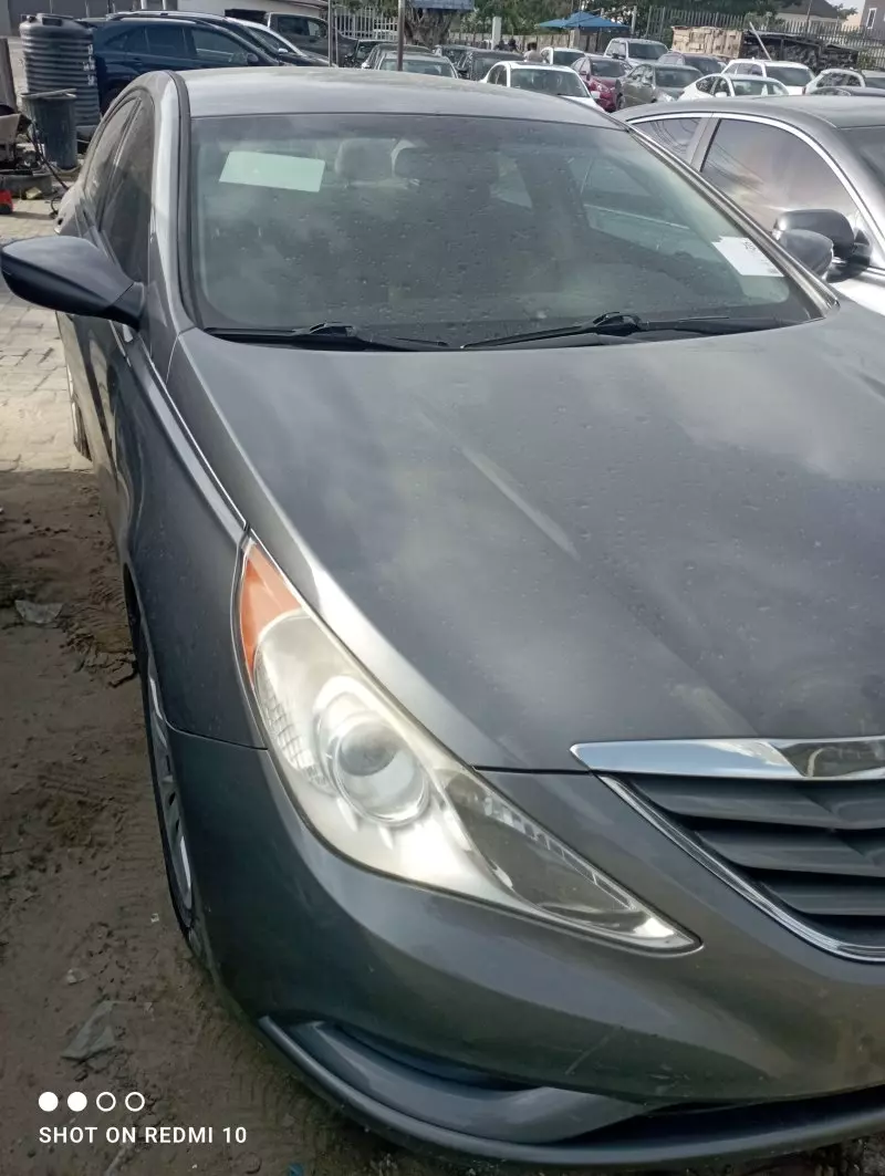 Hyundai Sonata   - 2012