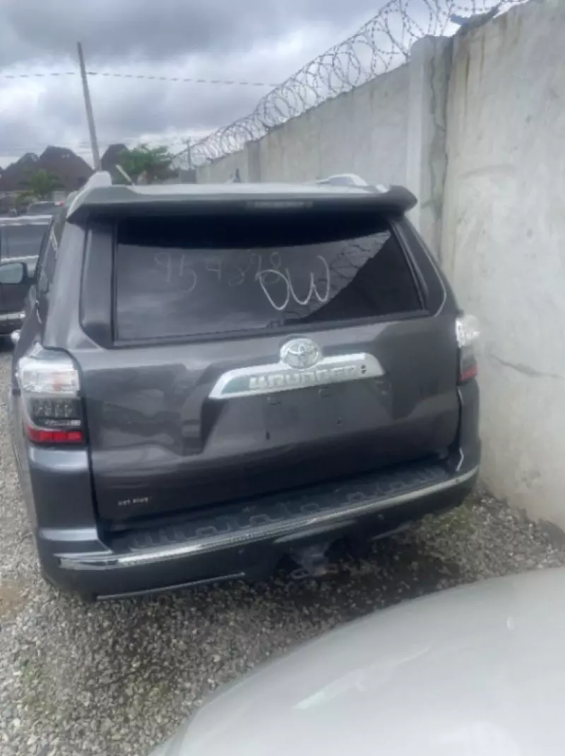 Toyota 4-Runner   - 2014