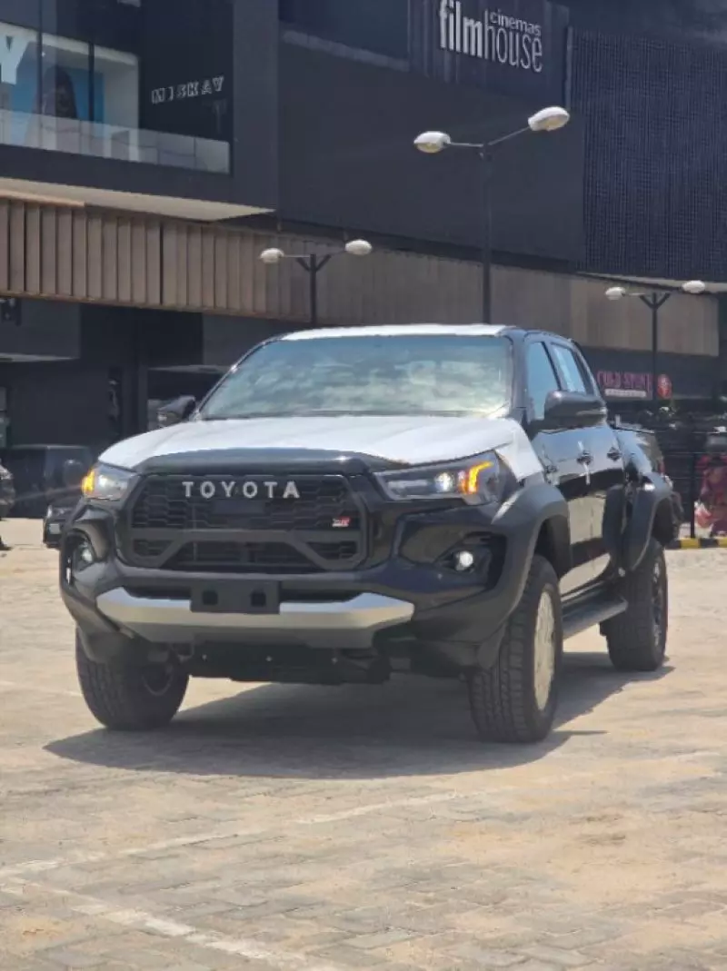 Toyota Hilux   - 2024