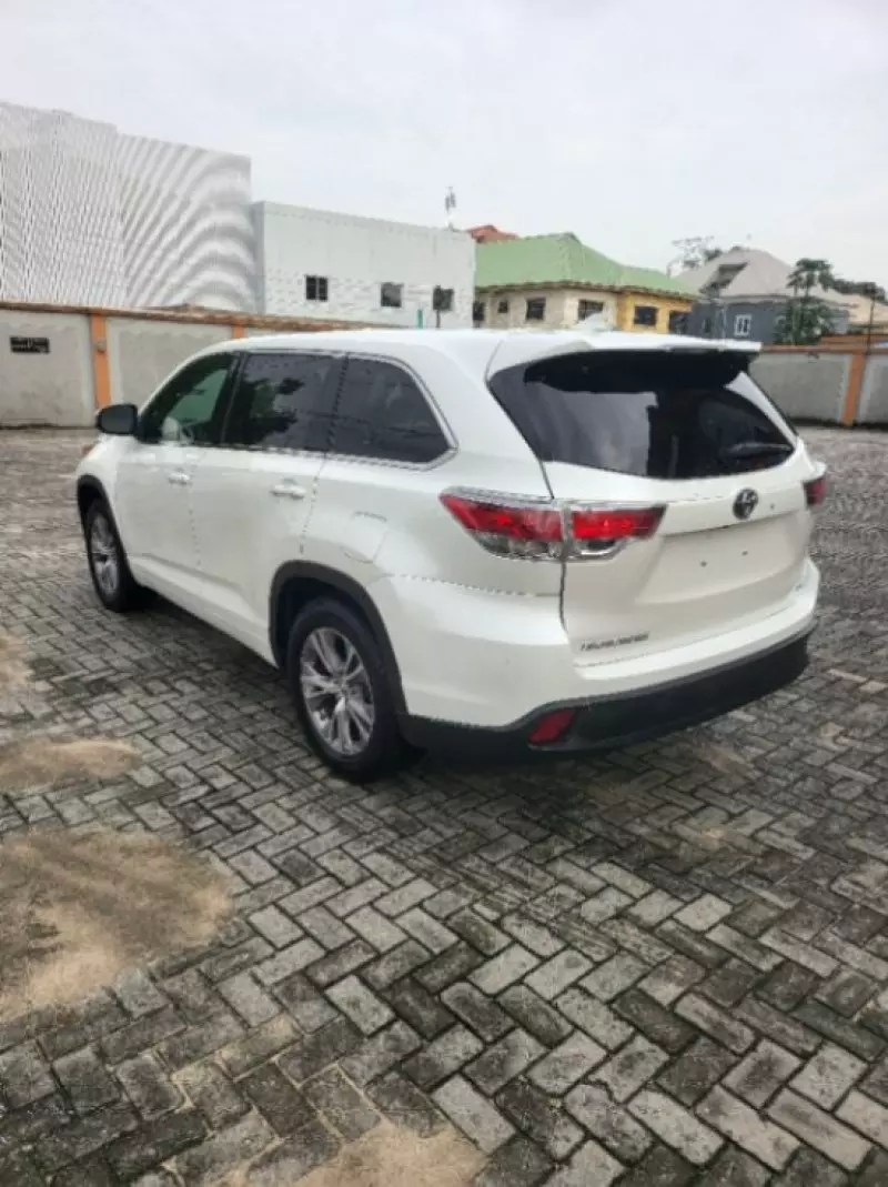 Toyota Highlander   - 2014
