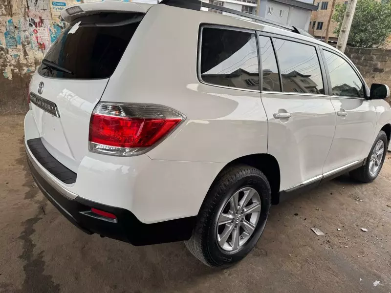 Toyota Highlander   - 2011