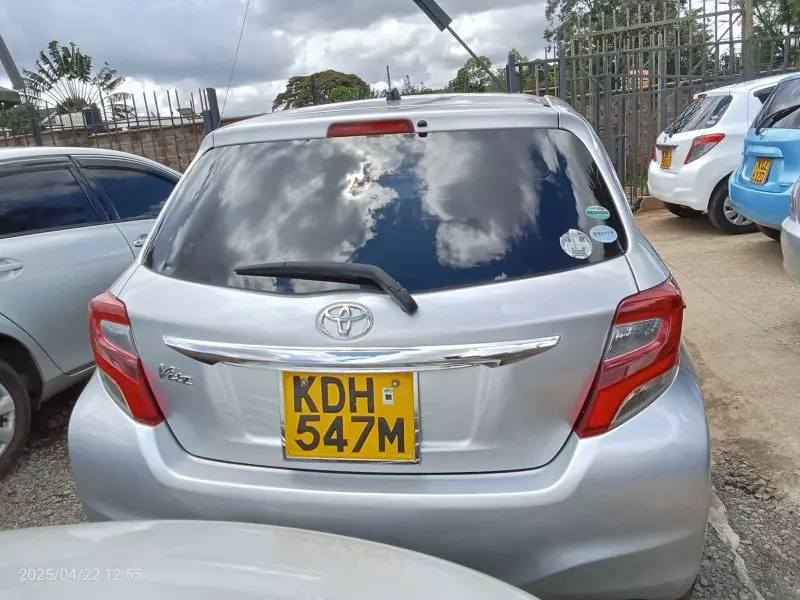 Toyota Vitz   - 2015