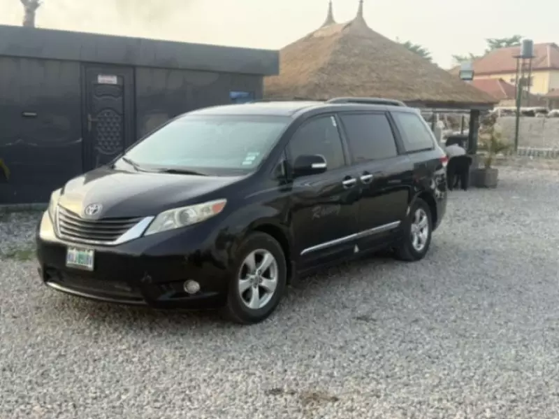 Toyota Sienna   - 2012
