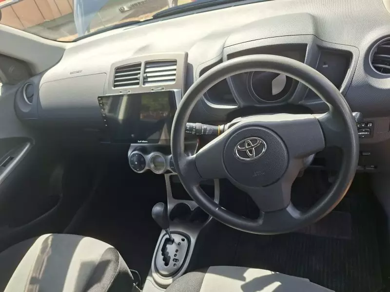 Toyota Ist    - 2010