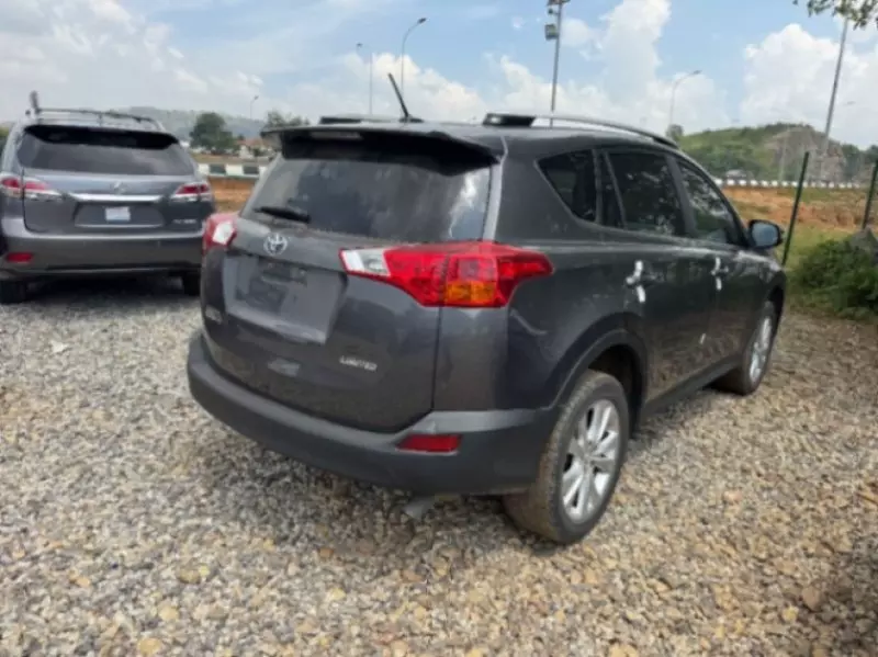 Toyota RAV 4   - 2015