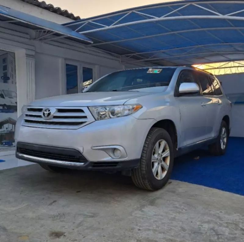 Toyota Highlander   - 2011