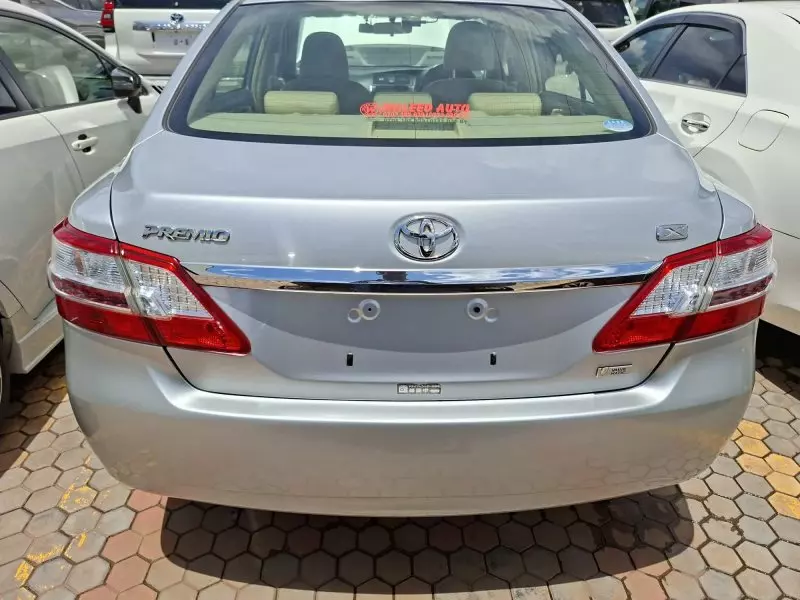 Toyota Premio    - 2016