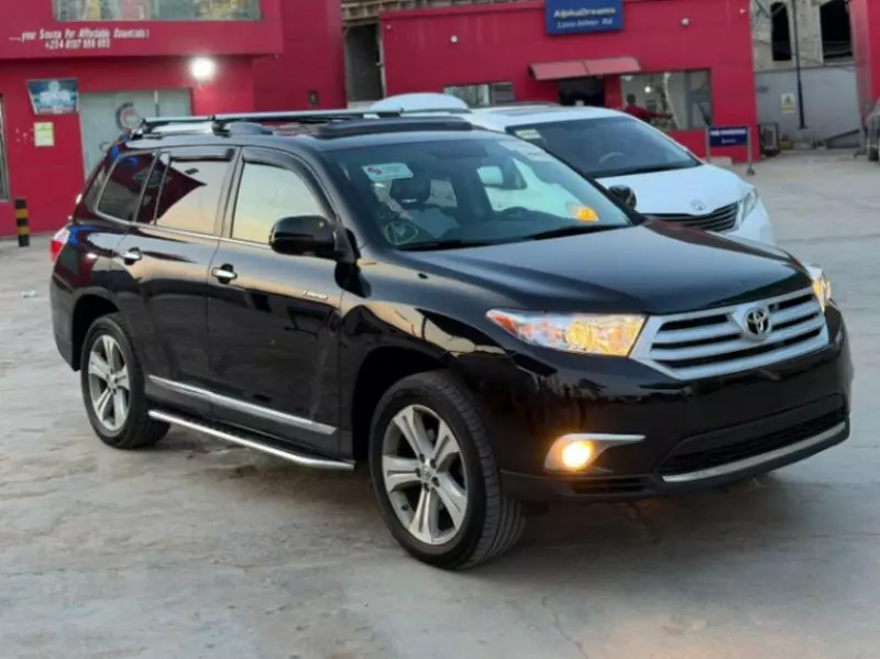 Toyota Highlander   - 2013