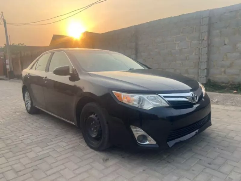 Toyota Camry   - 2012