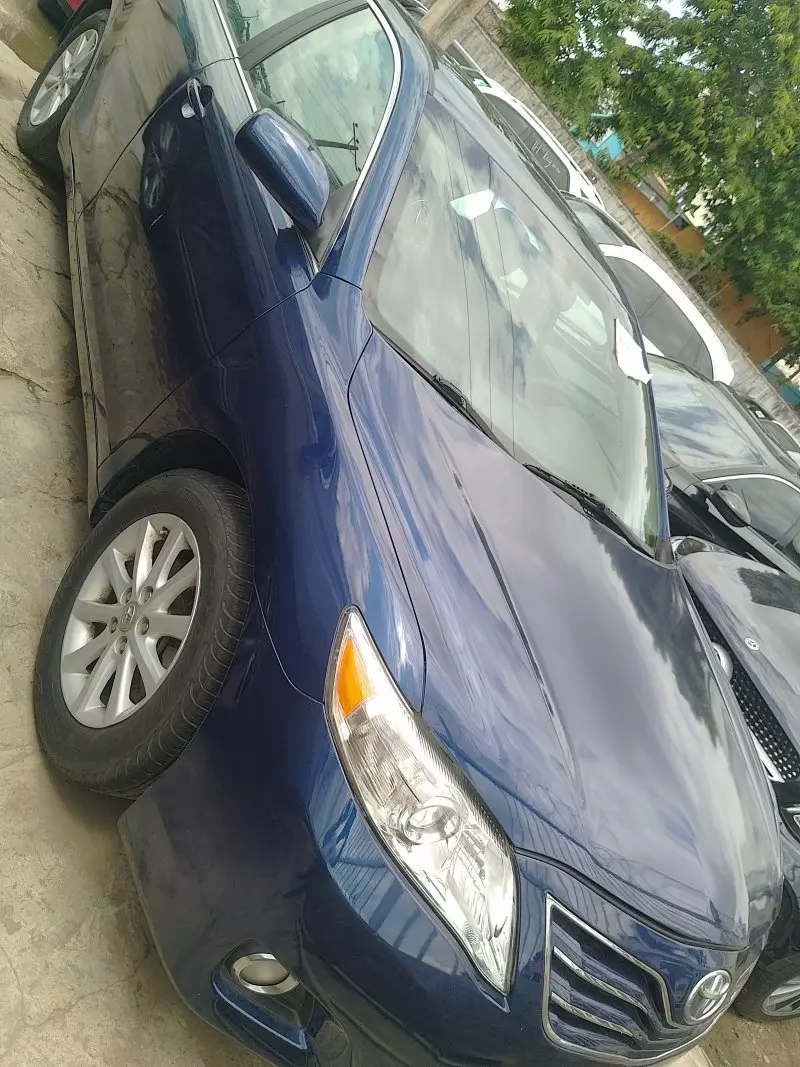 Toyota Camry   - 2010