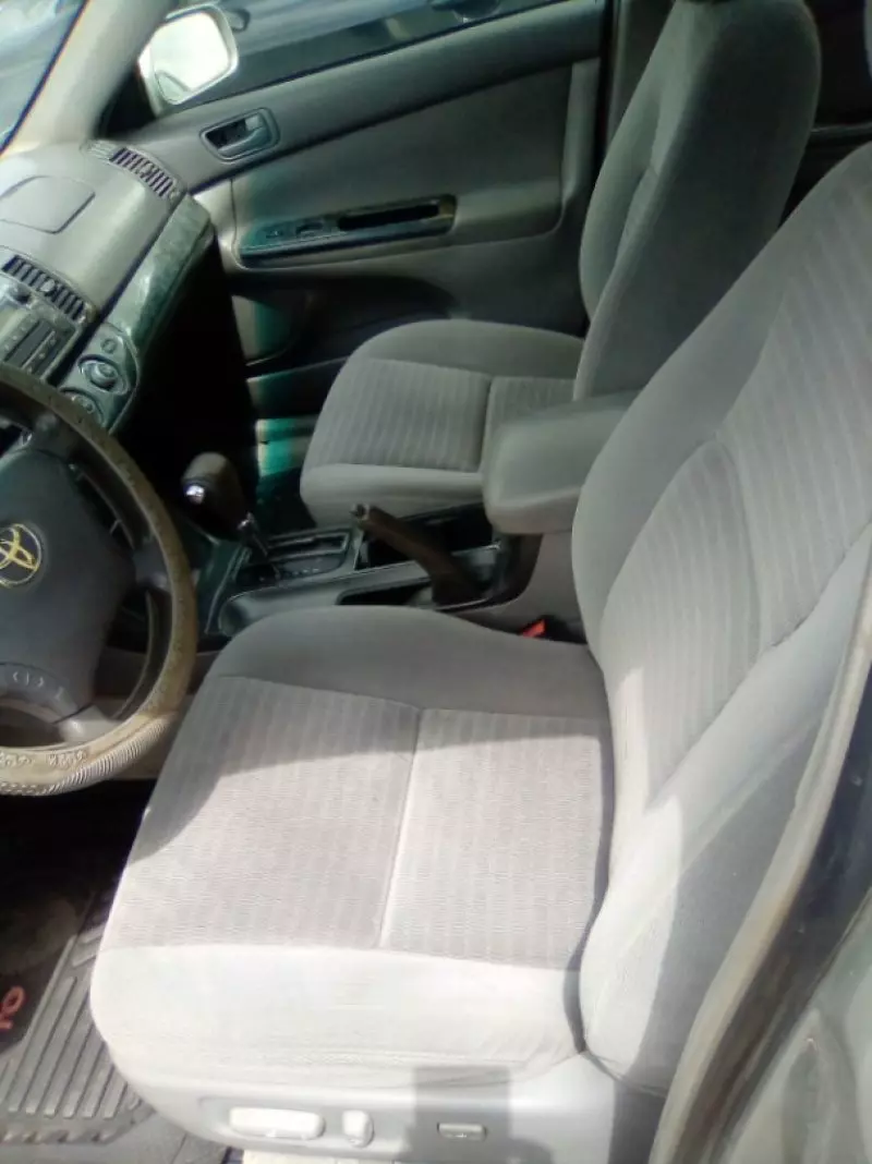 Toyota Camry   - 2004