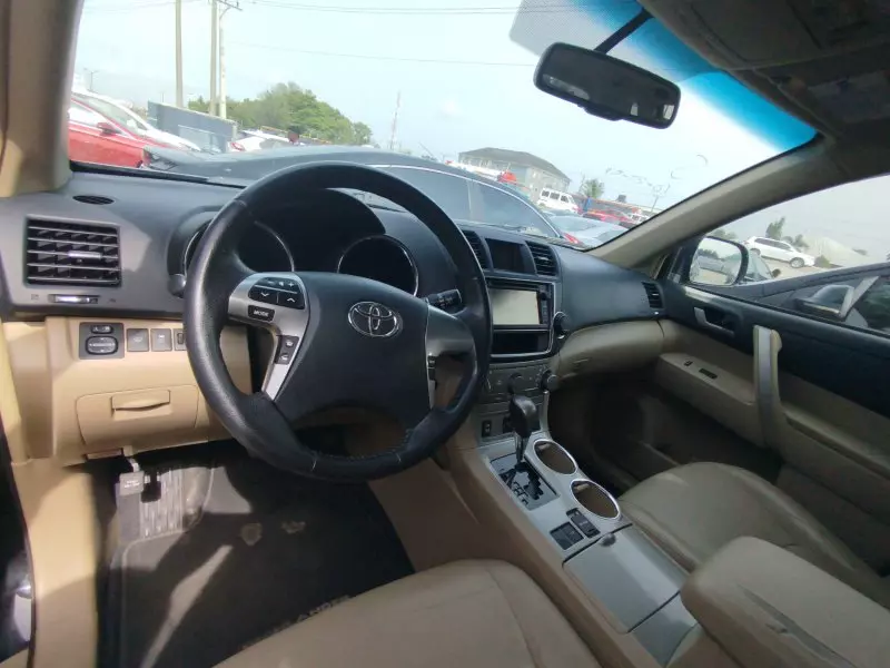 Toyota Highlander   - 2013