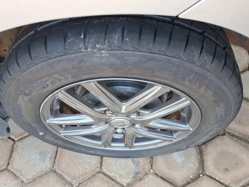 Toyota Noah   - 2013