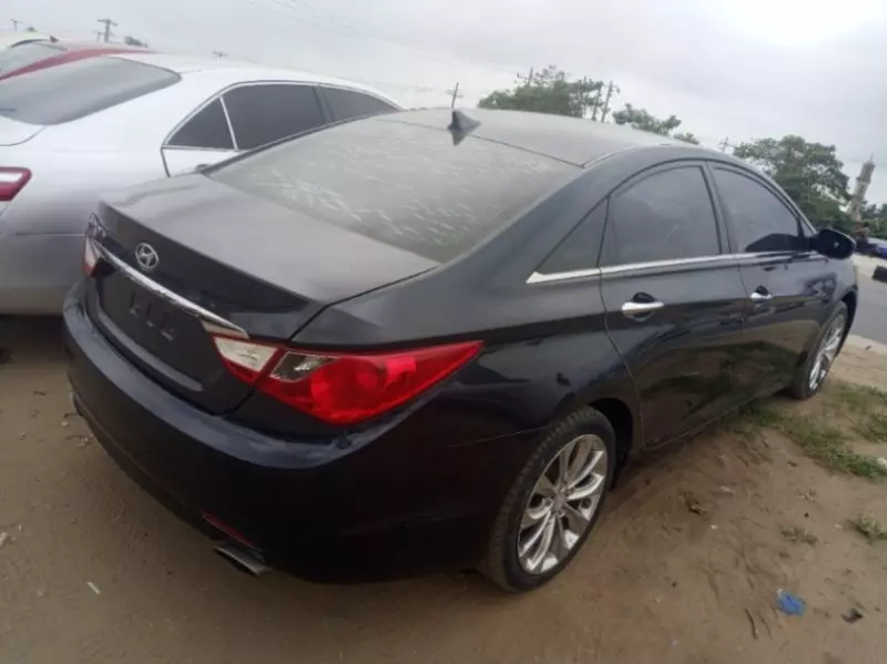 Hyundai Sonata   - 2010