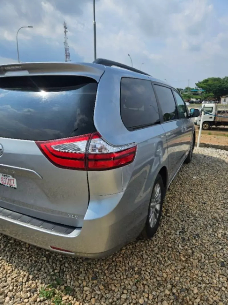 Toyota Sienna   - 2015