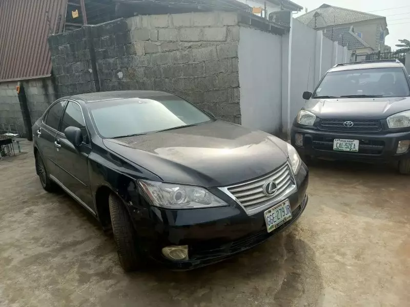 Lexus ES   - 2010