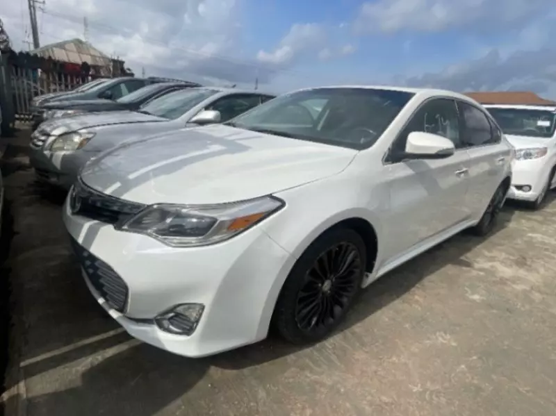 Toyota Avalon   - 2014