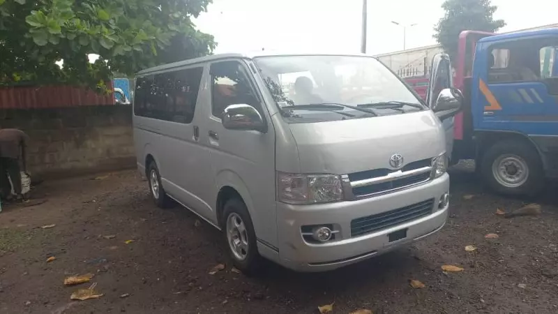 Toyota Hiace   - 2010