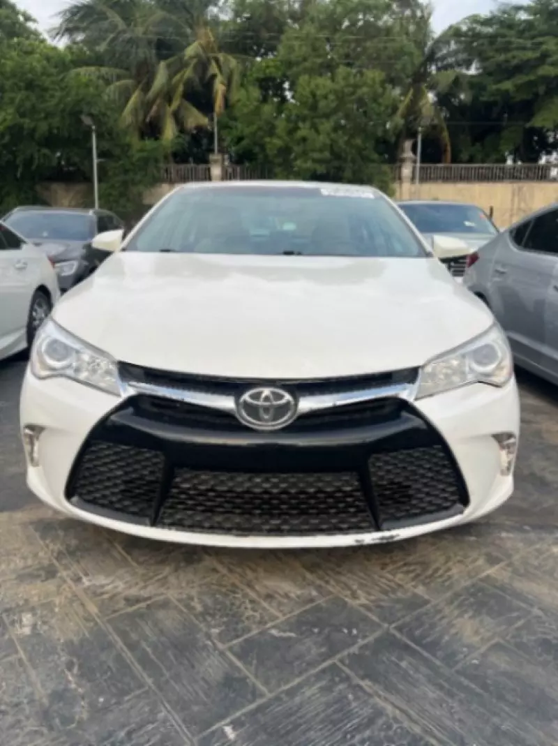 Toyota camry   - 2015