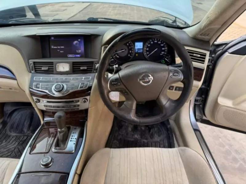 Nissan Fuga    - 2013
