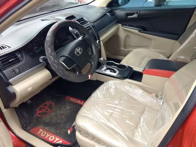 Toyota Camry   - 2012