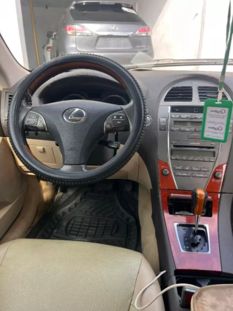 Lexus ES   - 2010