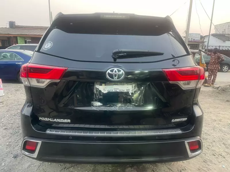 Toyota Highlander   - 2019