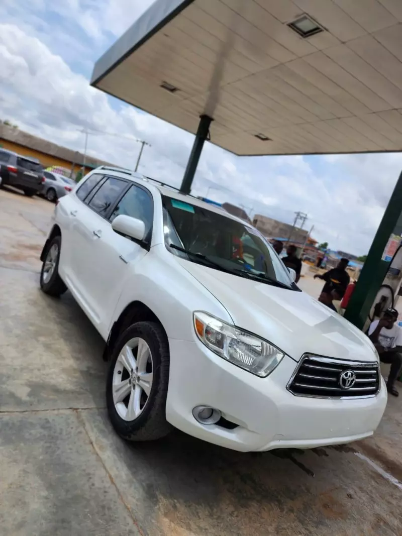 Toyota Highlander   - 2010