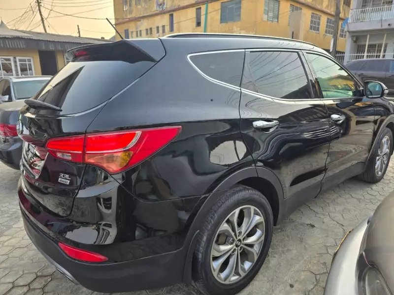 Hyundai Santa FE   - 2015