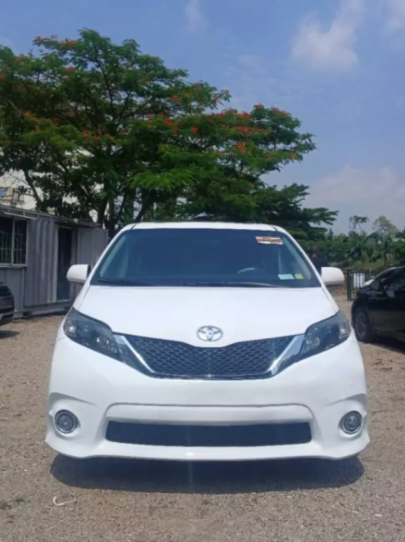 Toyota Sienna   - 2012
