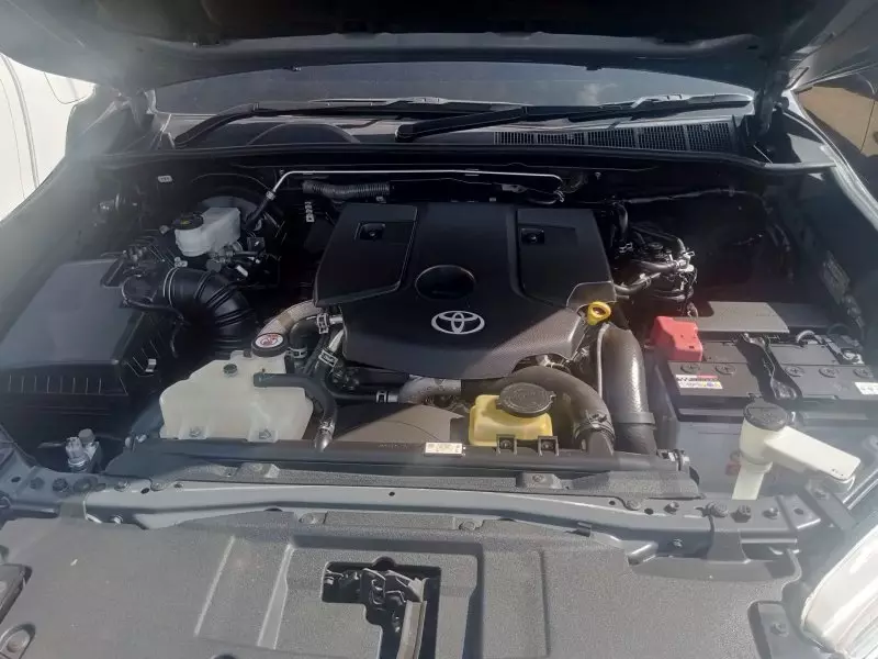 Toyota Hilux   - 2019