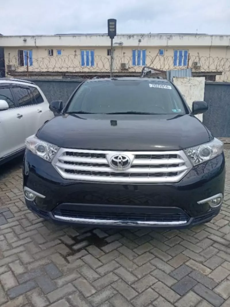 Toyota Highlander   - 2011