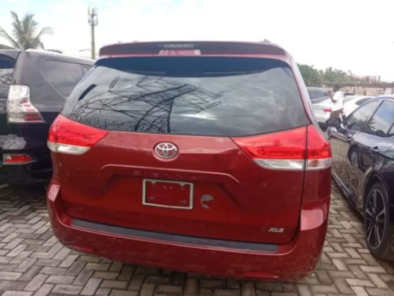 Toyota Sienna   - 2014