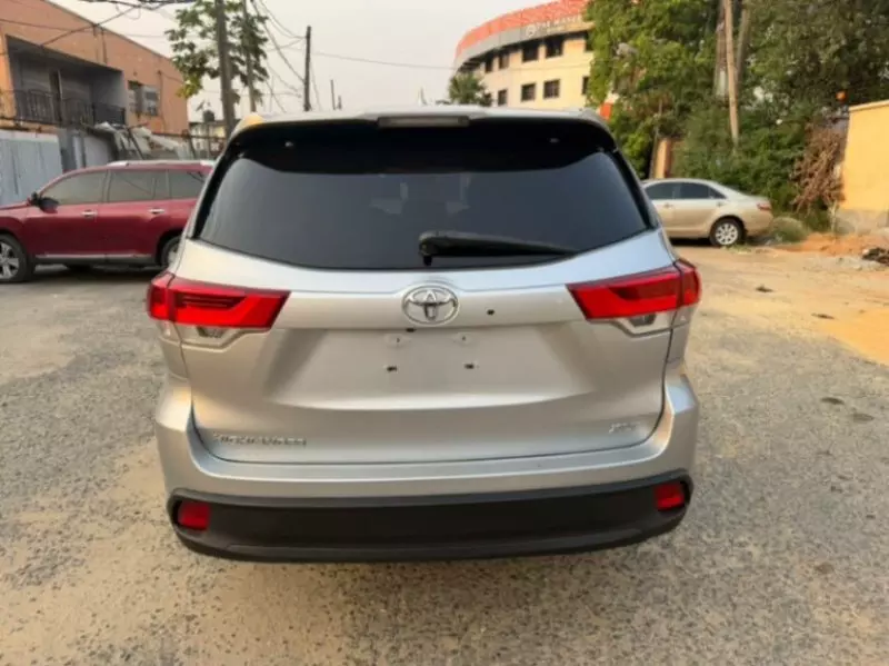 Toyota Highlander   - 2018