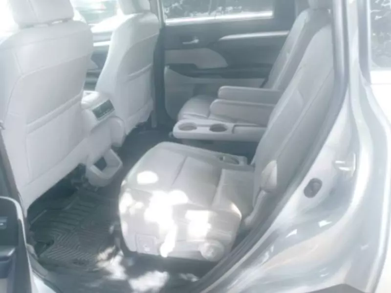 Toyota Highlander   - 2017