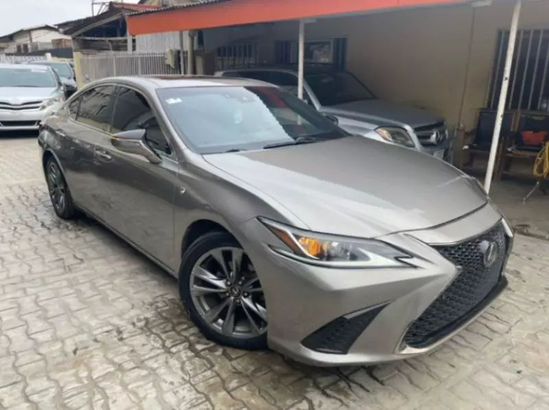 Lexus ES 350   - 2019