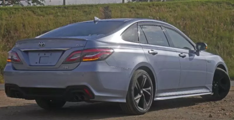Toyota Crown Royal saloon Hybrid    - 2018