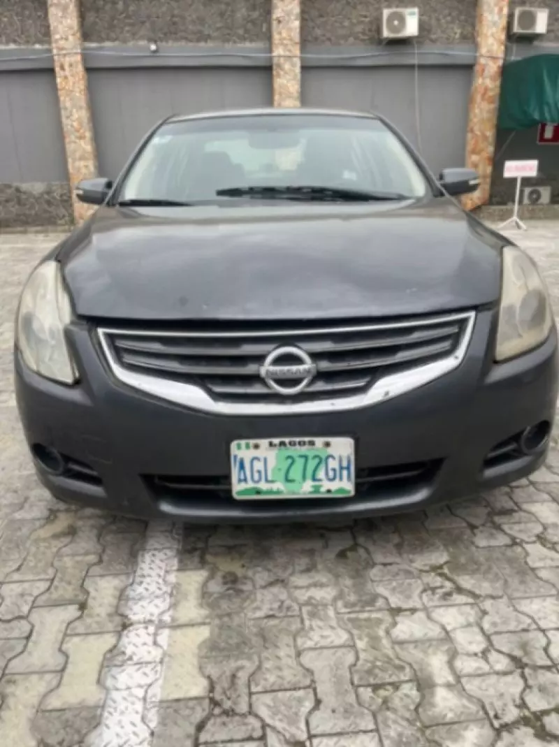 Nissan Altima   - 2010