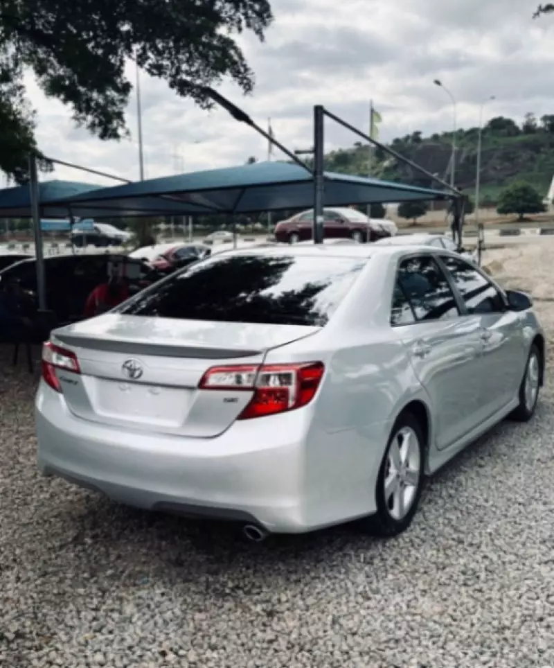 Toyota Camry   - 2014