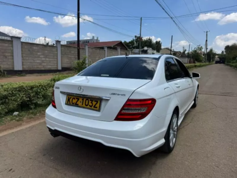 Mercedes-Benz C200   - 2013
