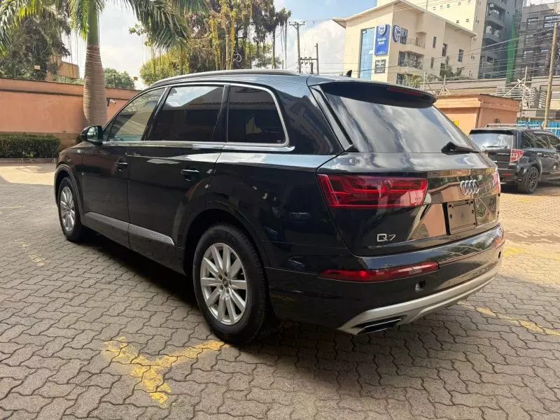 Audi Q7   - 2017