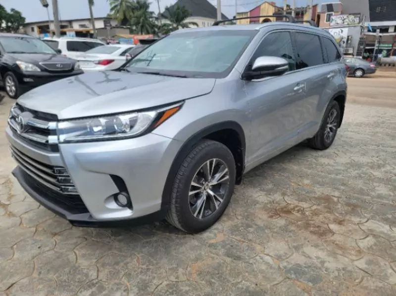 Toyota Highlander   - 2016