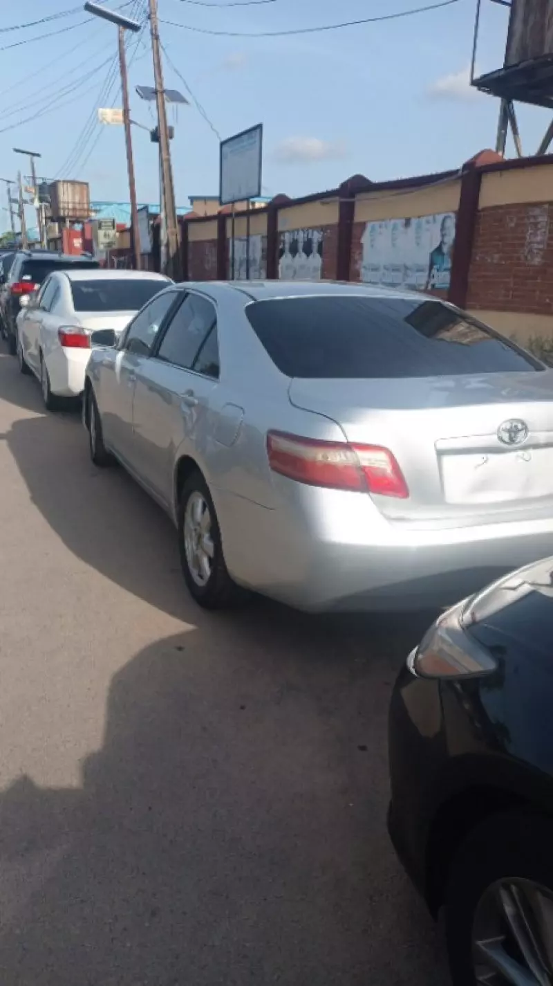 Toyota Camry   - 2009