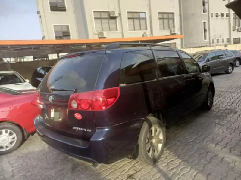 Toyota Sienna   - 2006