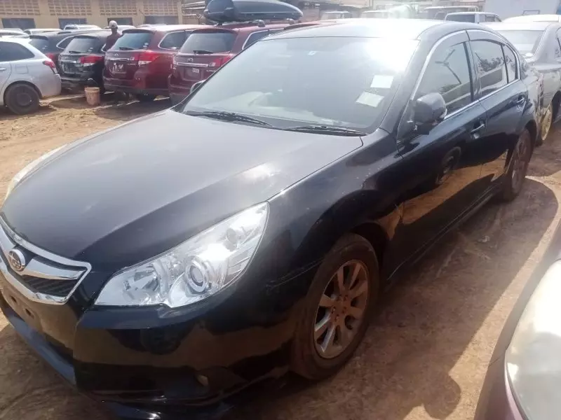 Subaru Legacy   - 2010
