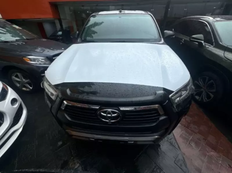 Toyota Hilux   - 2025